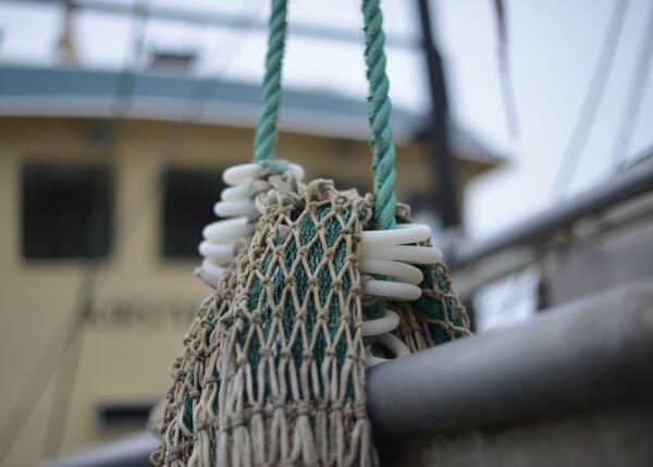 Rejekutteren har trukket fiskeredskaber op under opholdet i havnen inden næste fisketur